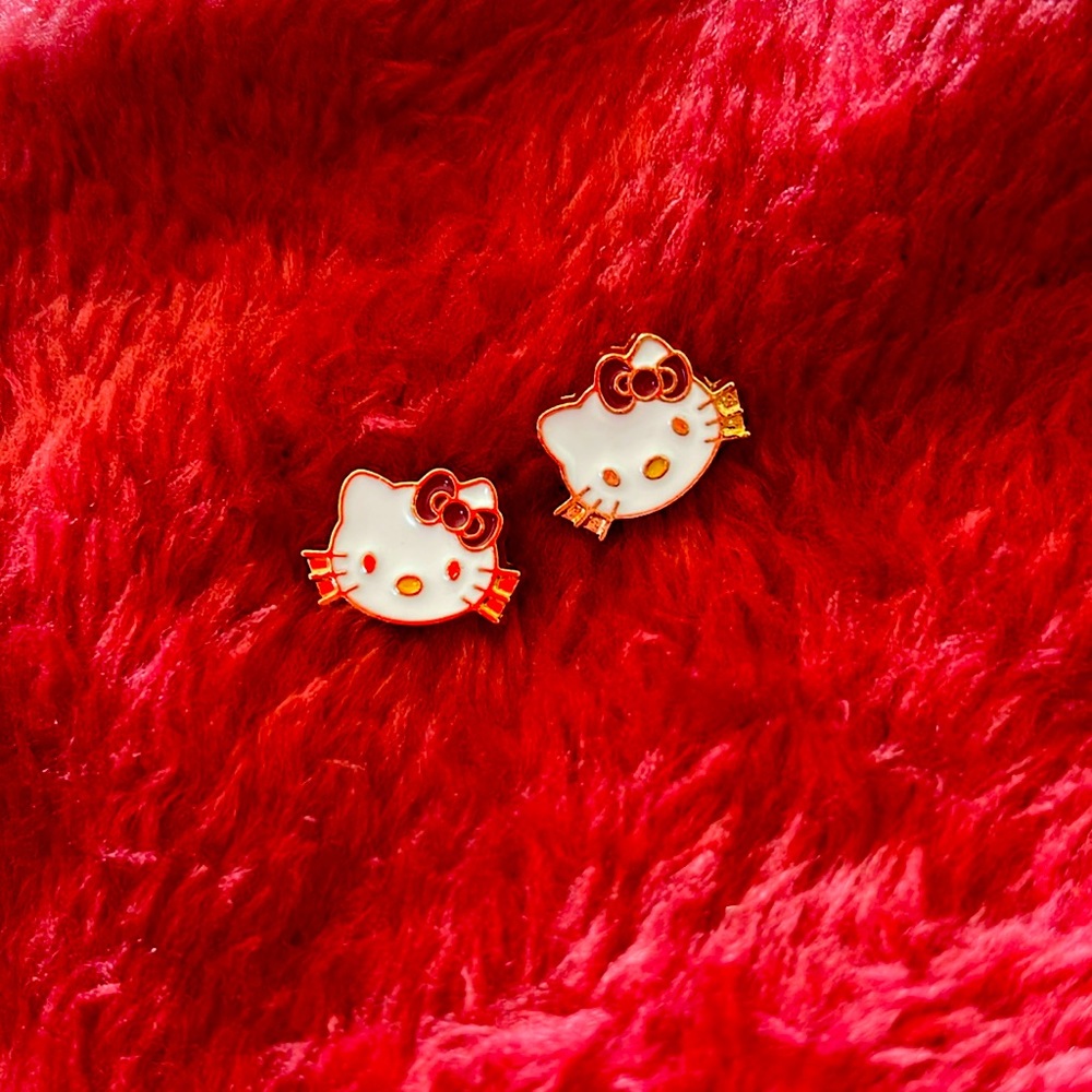 HELLO KITTY earrings!